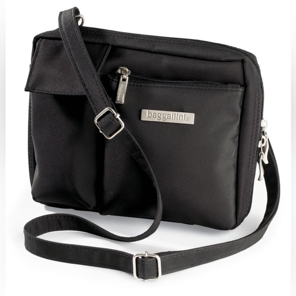 Baggallini Handbags - Baggallini Black 4 WAY CONVERTIBLE Fanny Pack Adjustable Strap Crossbody Bag